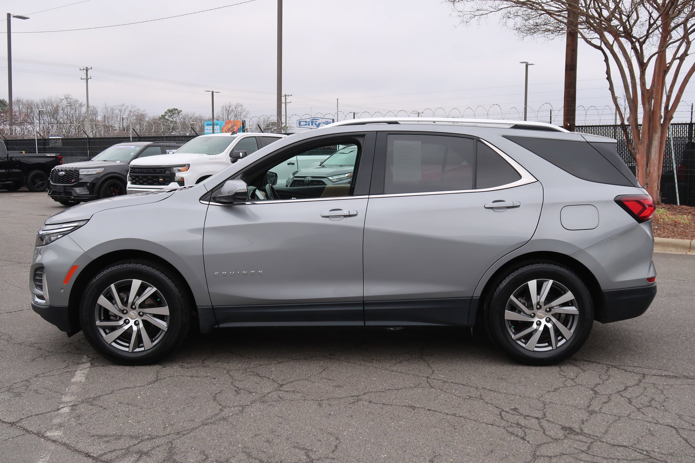 Used 2023 Chevrolet Equinox Premier image 7