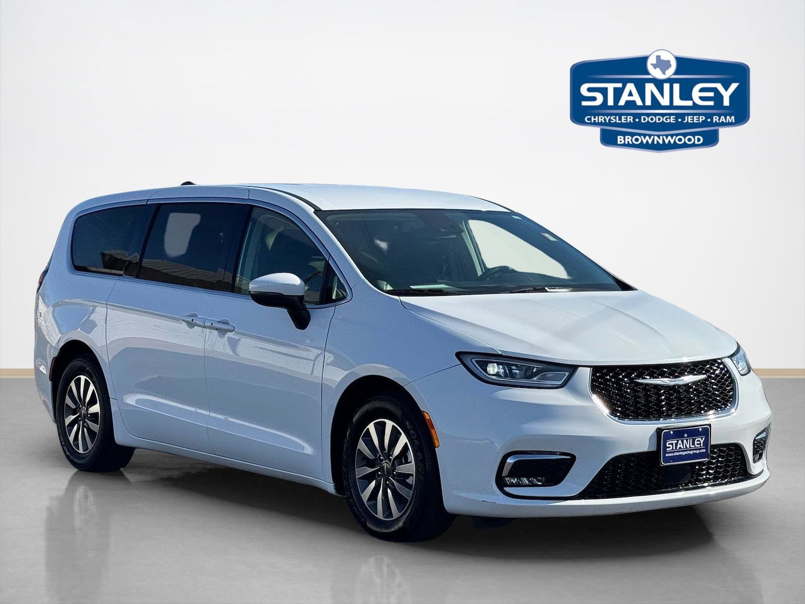 Used 2023 Chrysler Pacifica Touring-L image 1