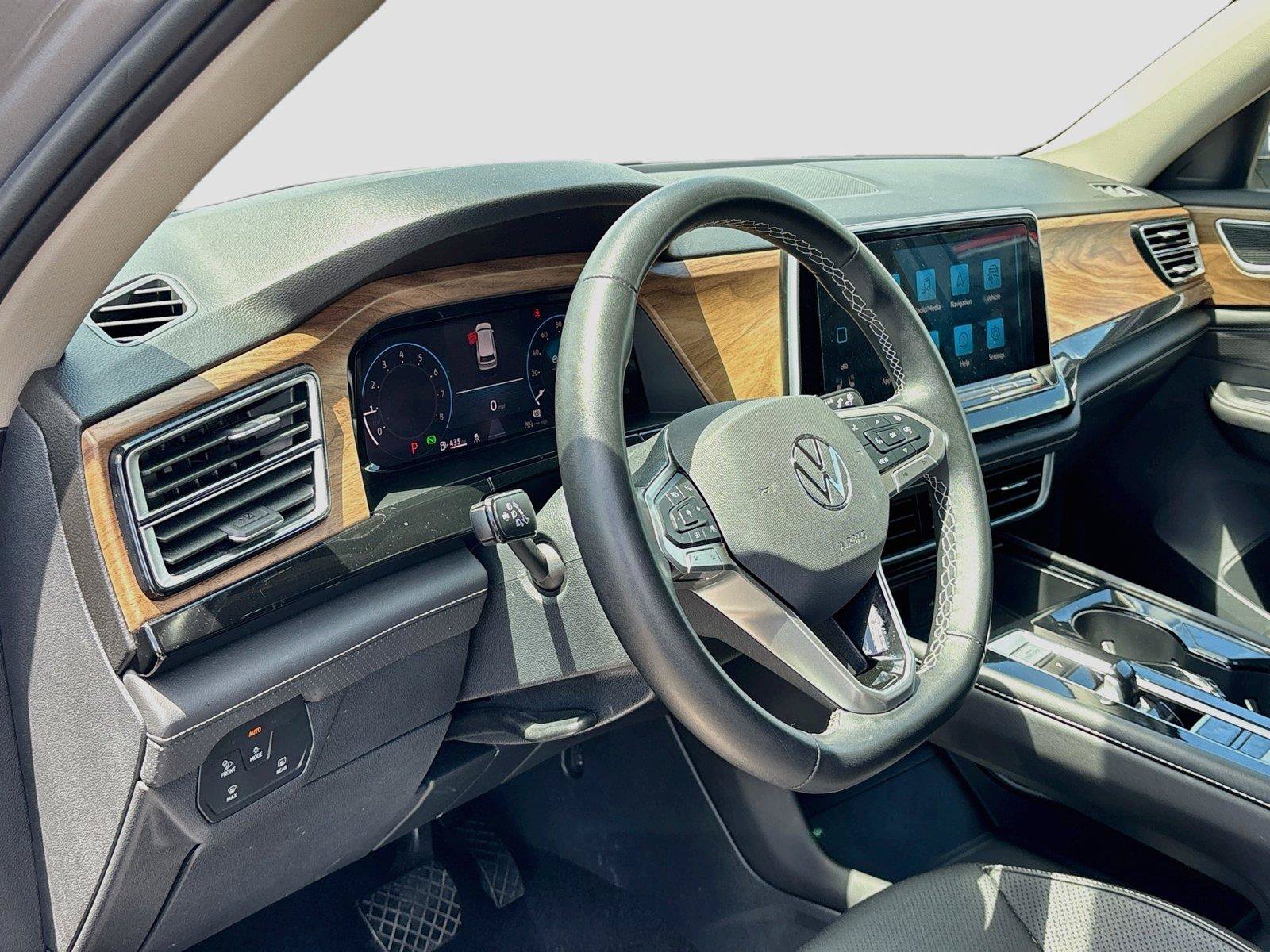 Used 2025 Volkswagen Atlas SE FWD image 9