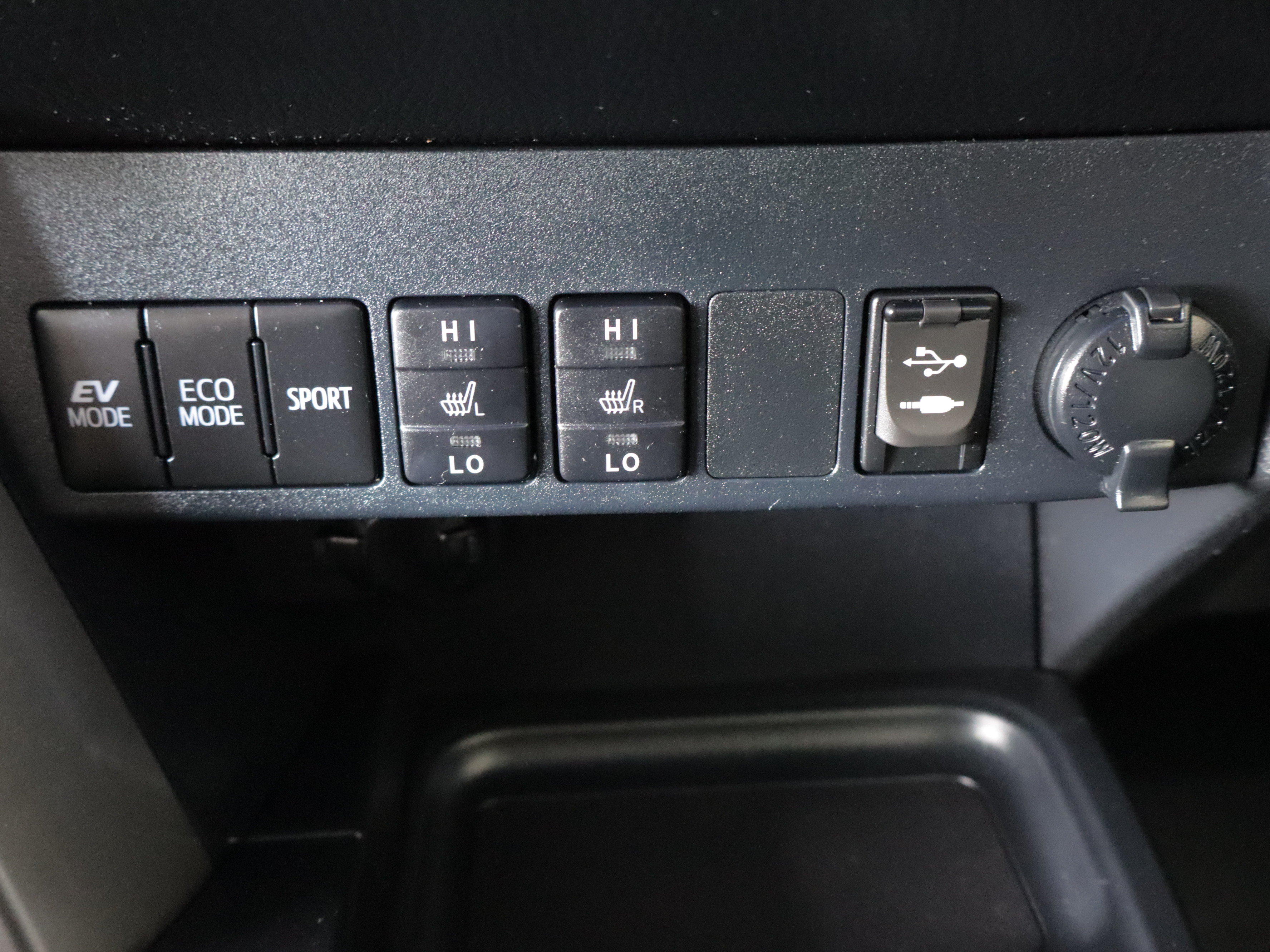 Used 2018 Toyota RAV4 Limited AWD/4WD image 18