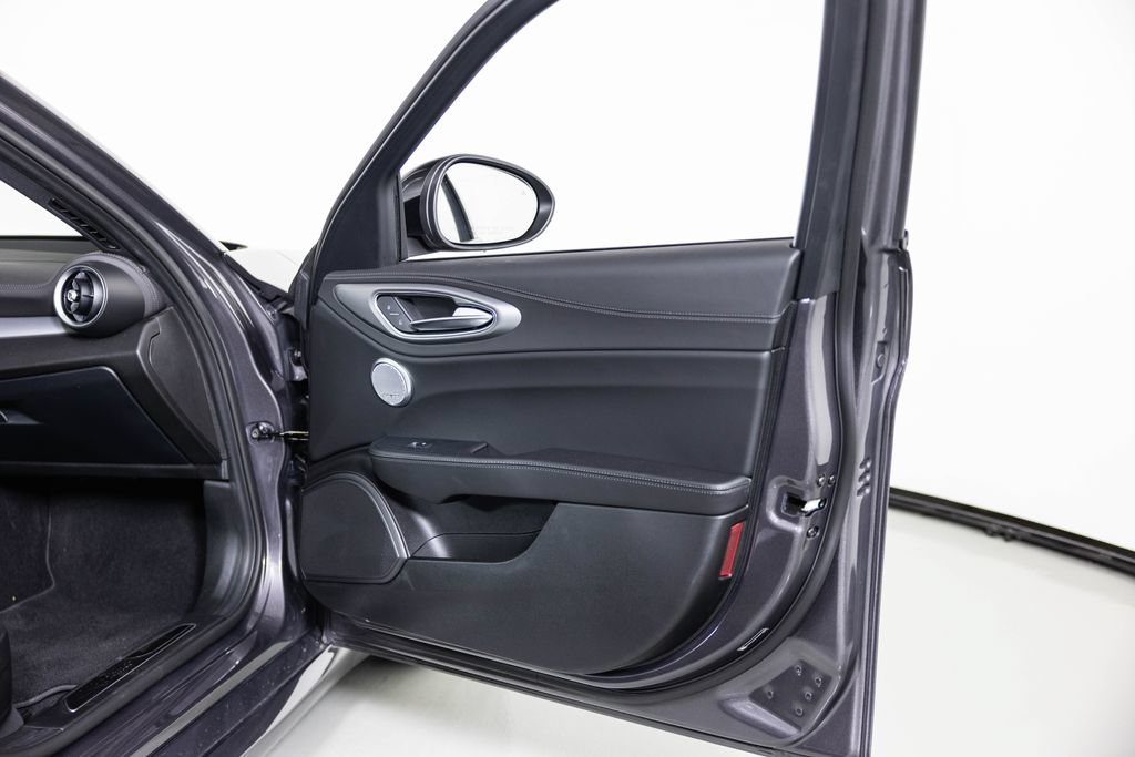 New 2026 Alfa Romeo Giulia AWD image 32