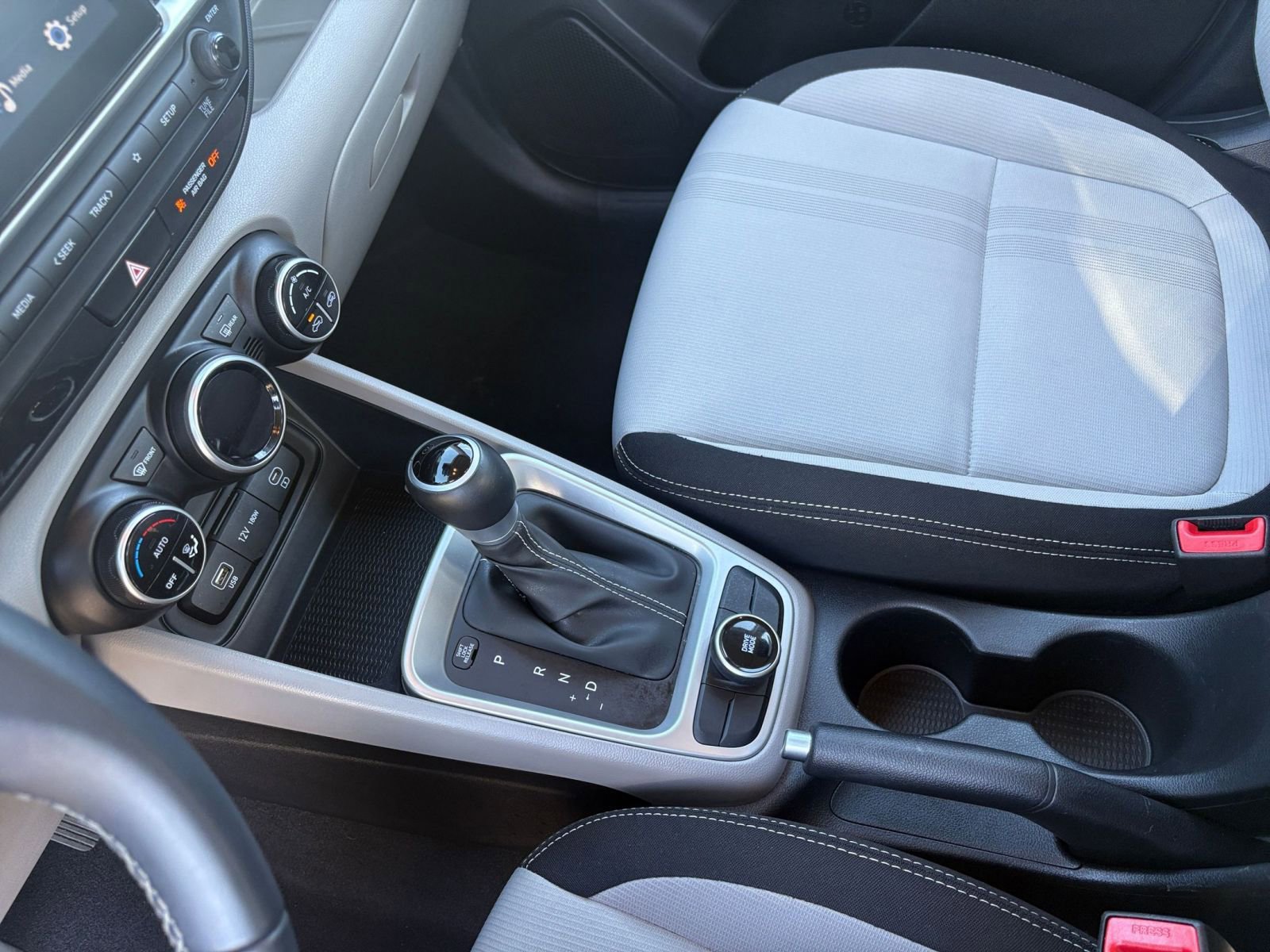 Used 2025 Hyundai Venue SEL image 41