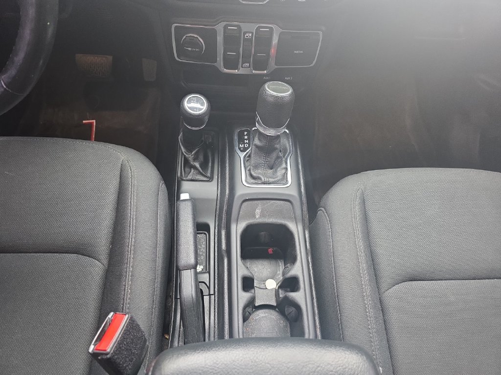Used 2021 Jeep Gladiator Sport AWD/4WD image 13