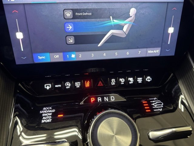 Used 2024 Jeep Grand Wagoneer Series III w/ Rear-Seat Entertainment Group image 17