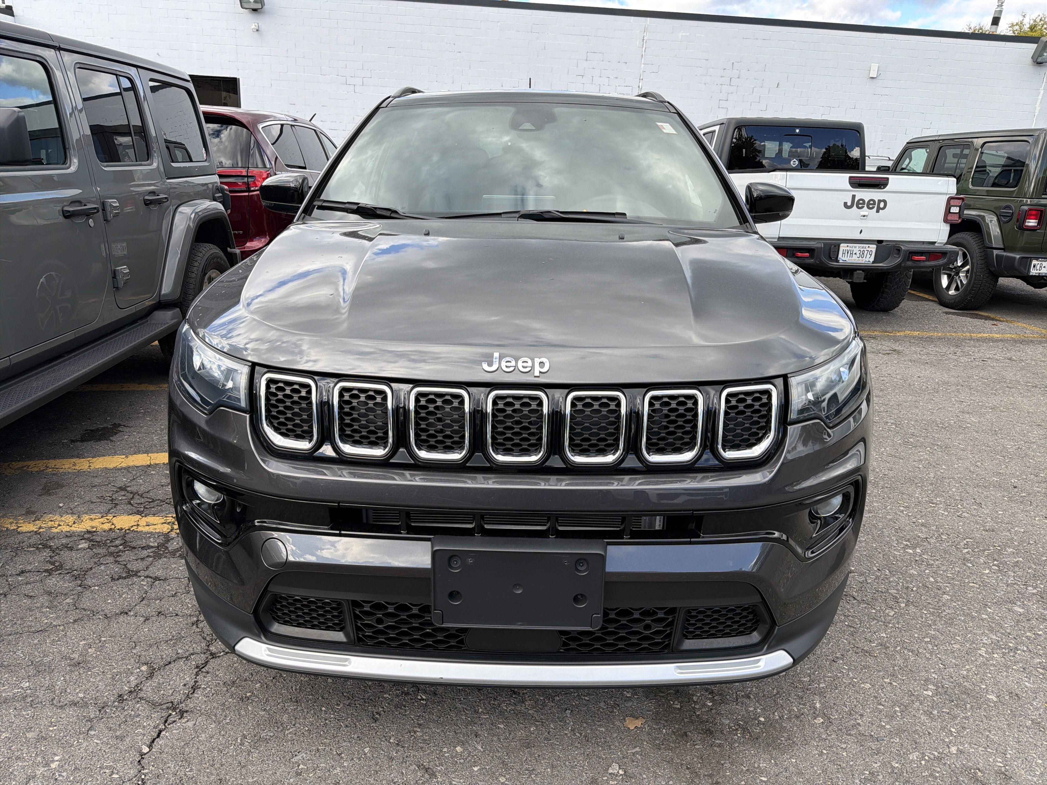 Used 2023 Jeep Compass Limited AWD/4WD image 3