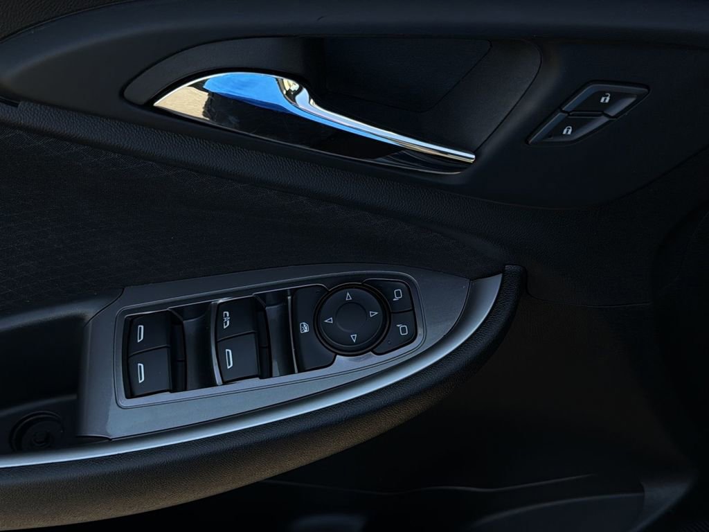Used 2025 Chevrolet Malibu LT FWD image 13
