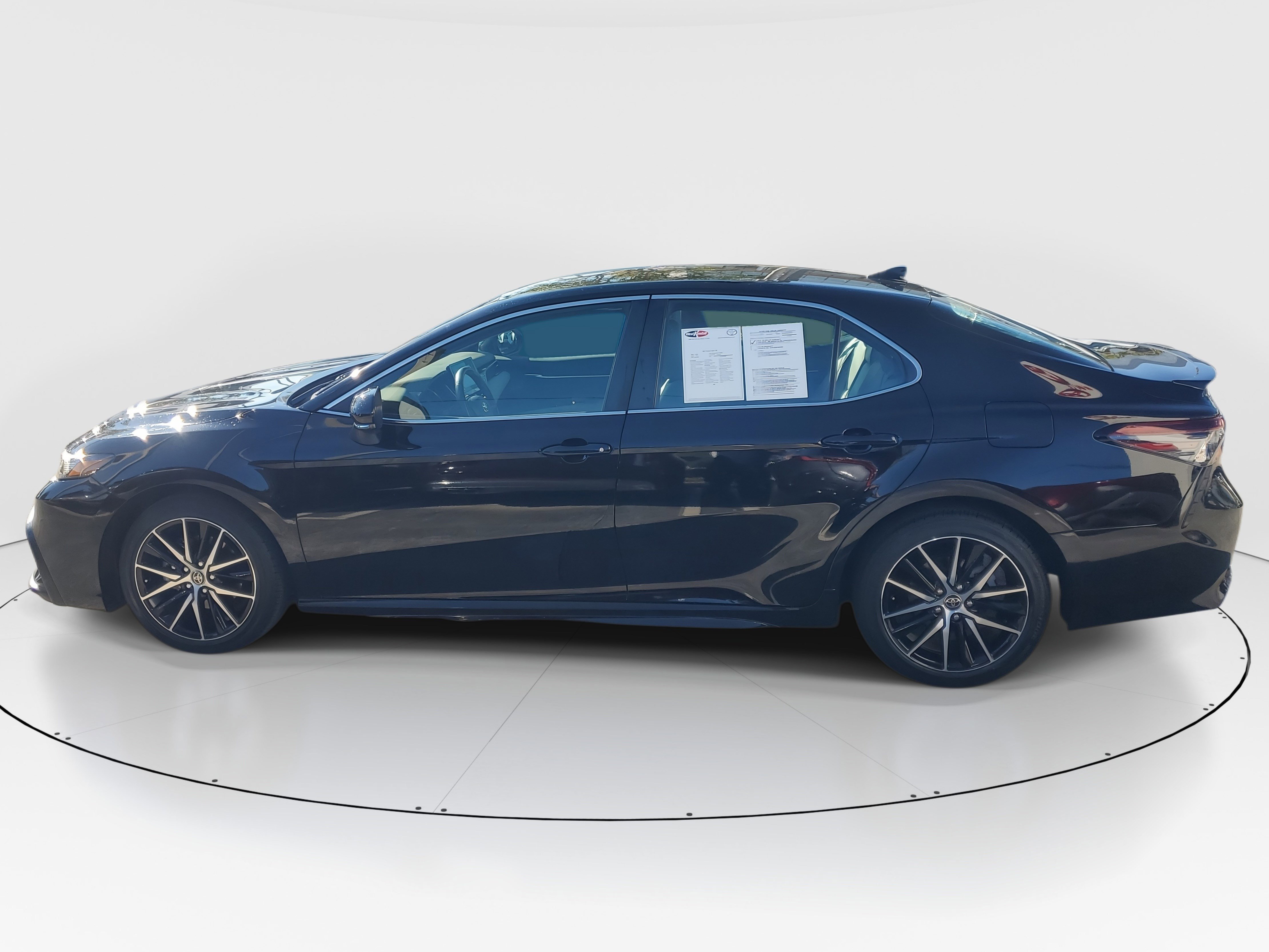 Used 2023 Toyota Camry SE image 6