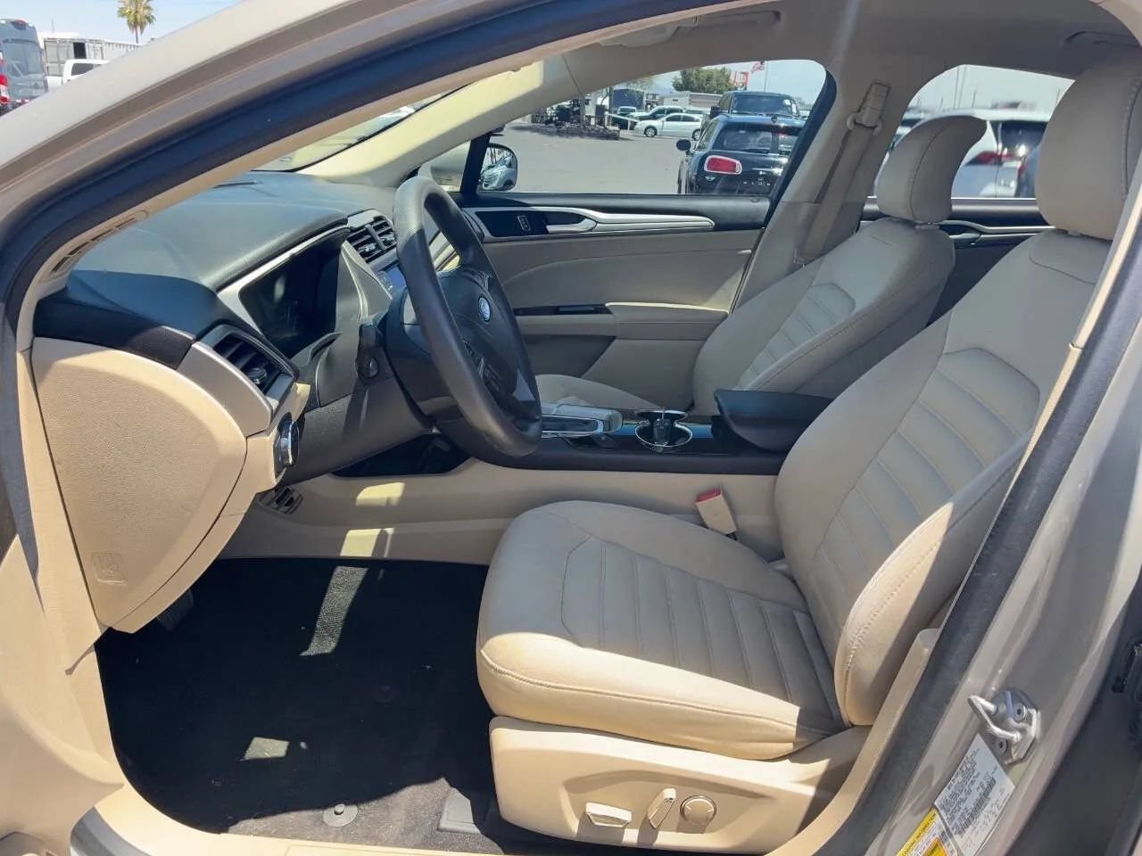 Used 2015 Ford Fusion SE FWD image 15
