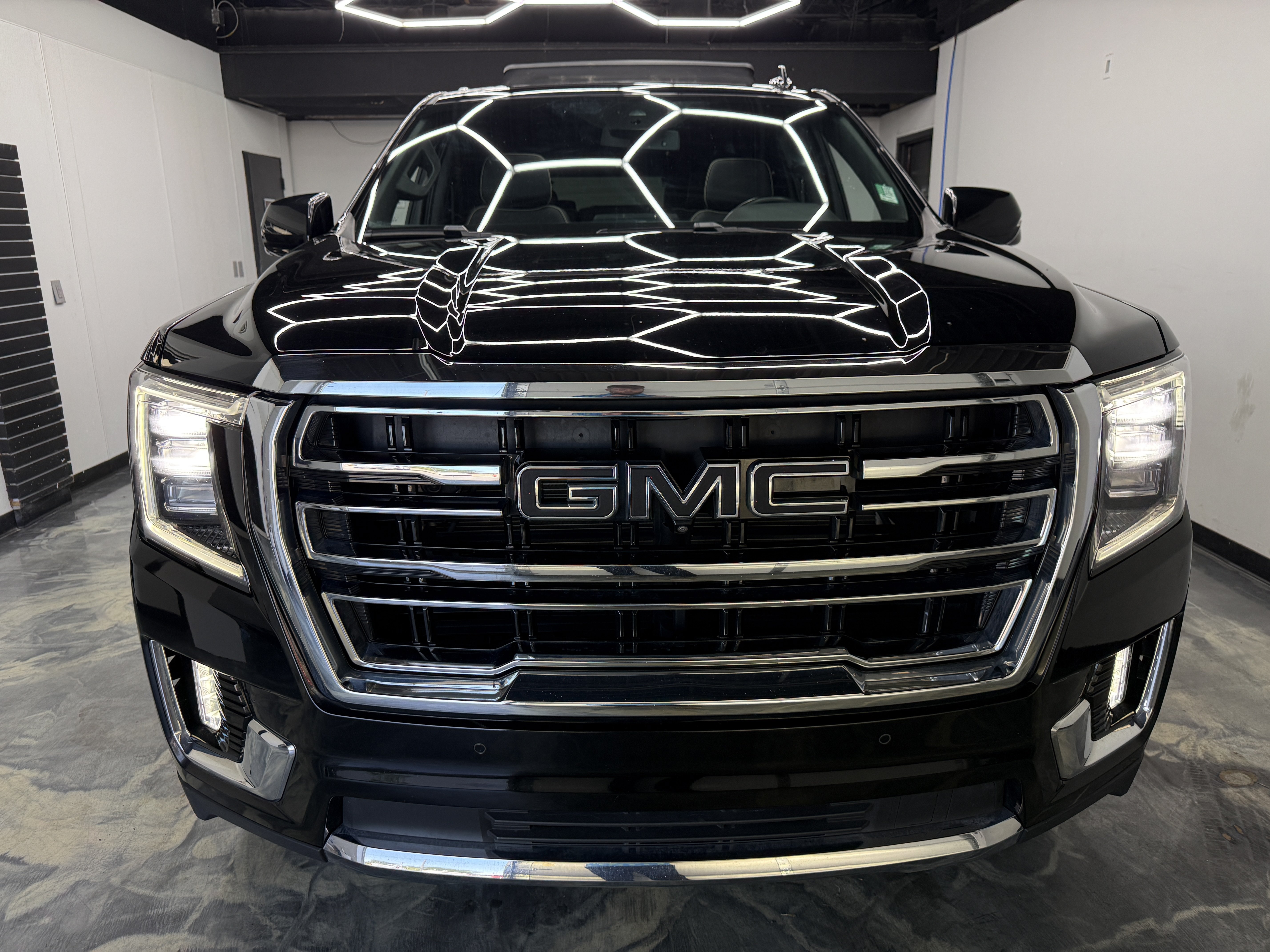 Used 2023 GMC Yukon SLT w/ SLT Premium Package AWD/4WD image 7