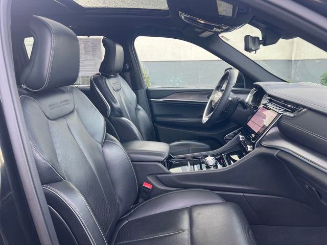 Used 2023 Jeep Grand Cherokee Overland w/ Luxury Tech Group IV image 12