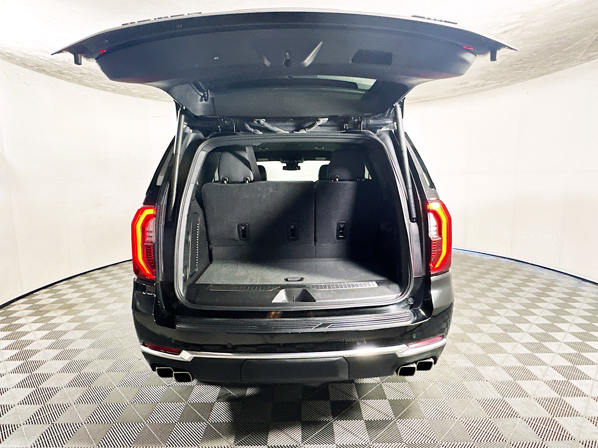 Used 2025 GMC Yukon Denali AWD/4WD image 31