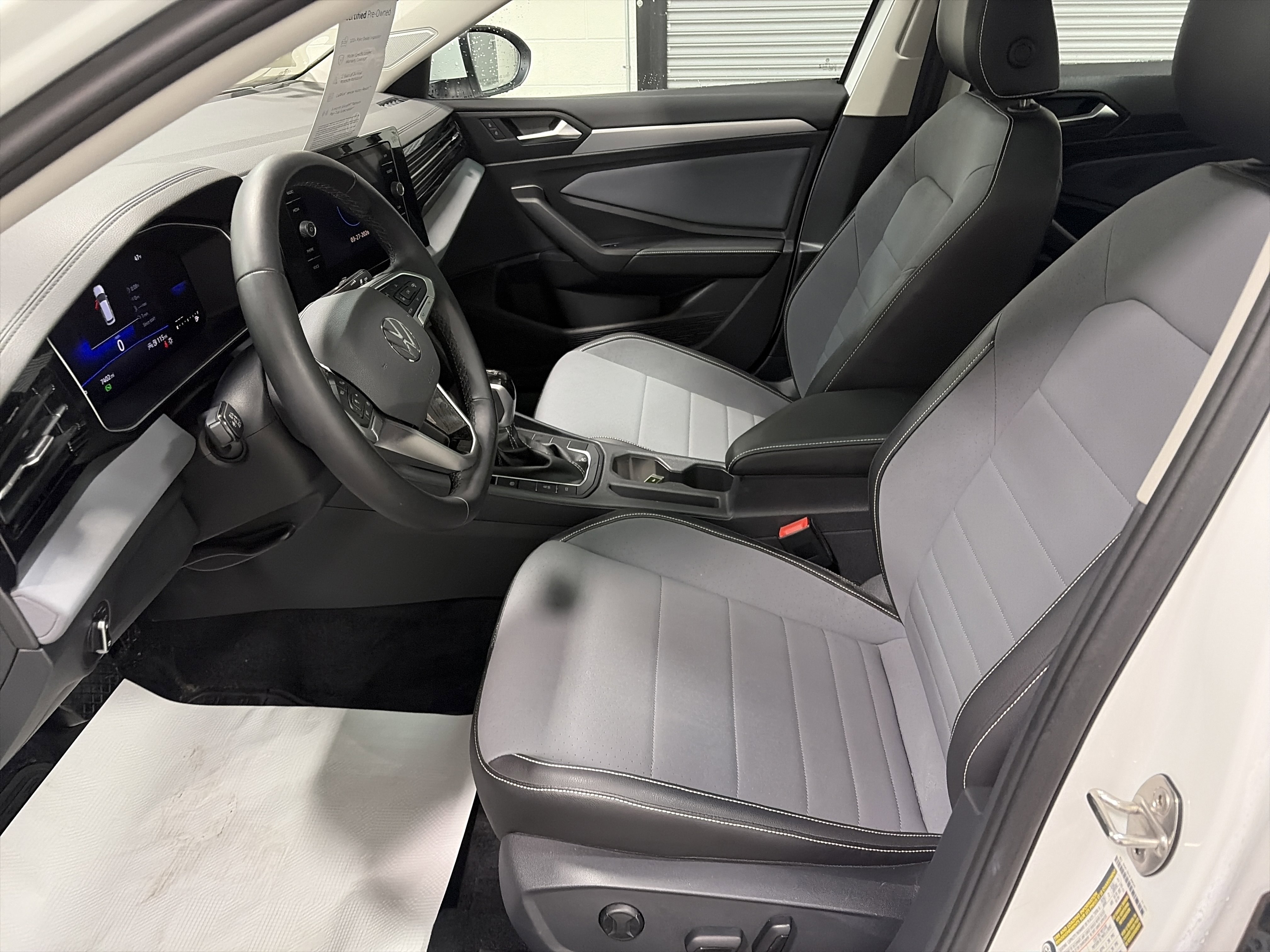 Certified 2025 Volkswagen Jetta SE image 13