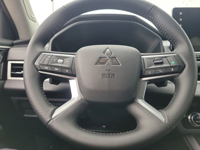 New 2025 Mitsubishi Outlander SE image 25