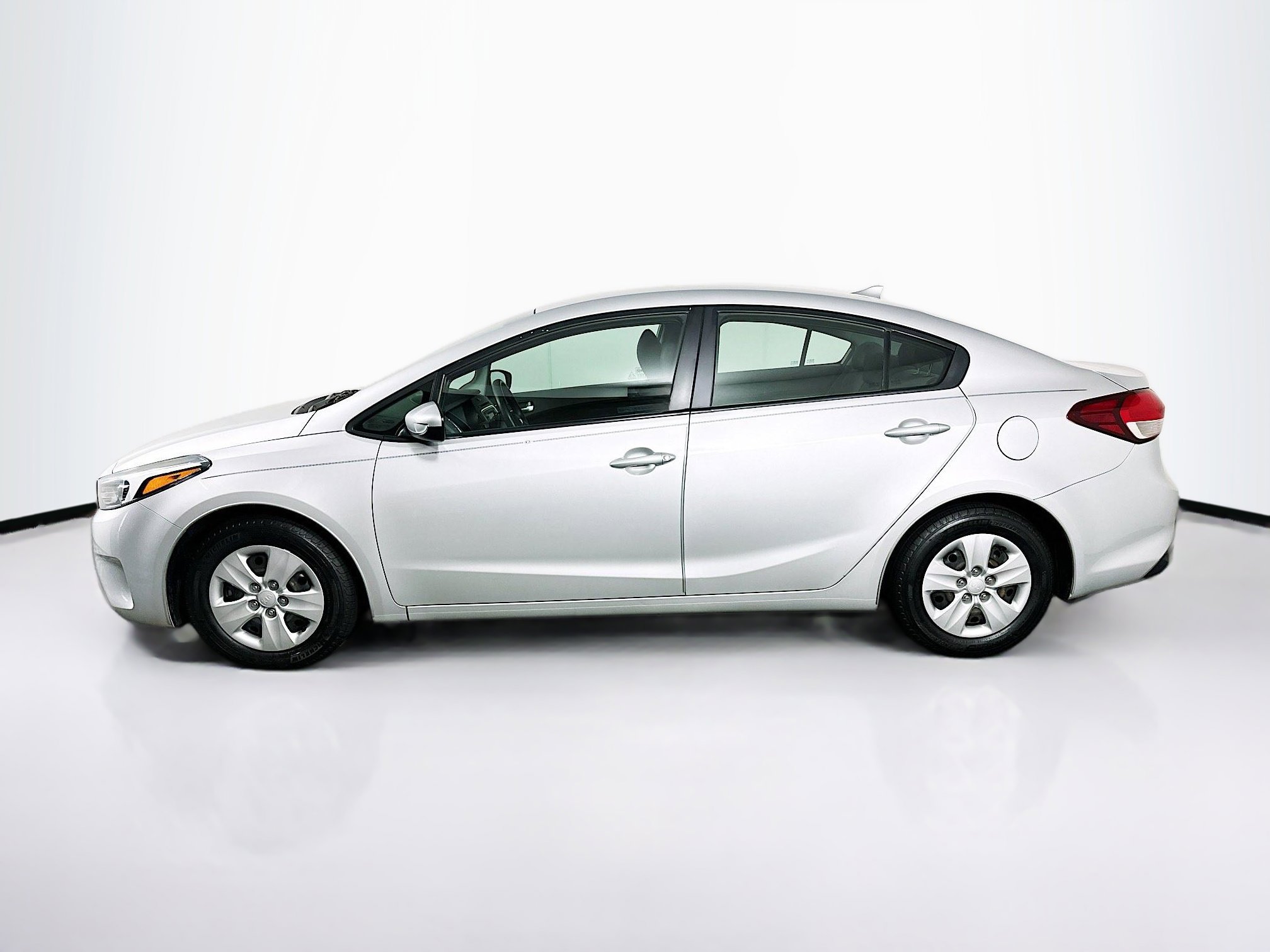 Used 2017 Kia Forte LX FWD image 4