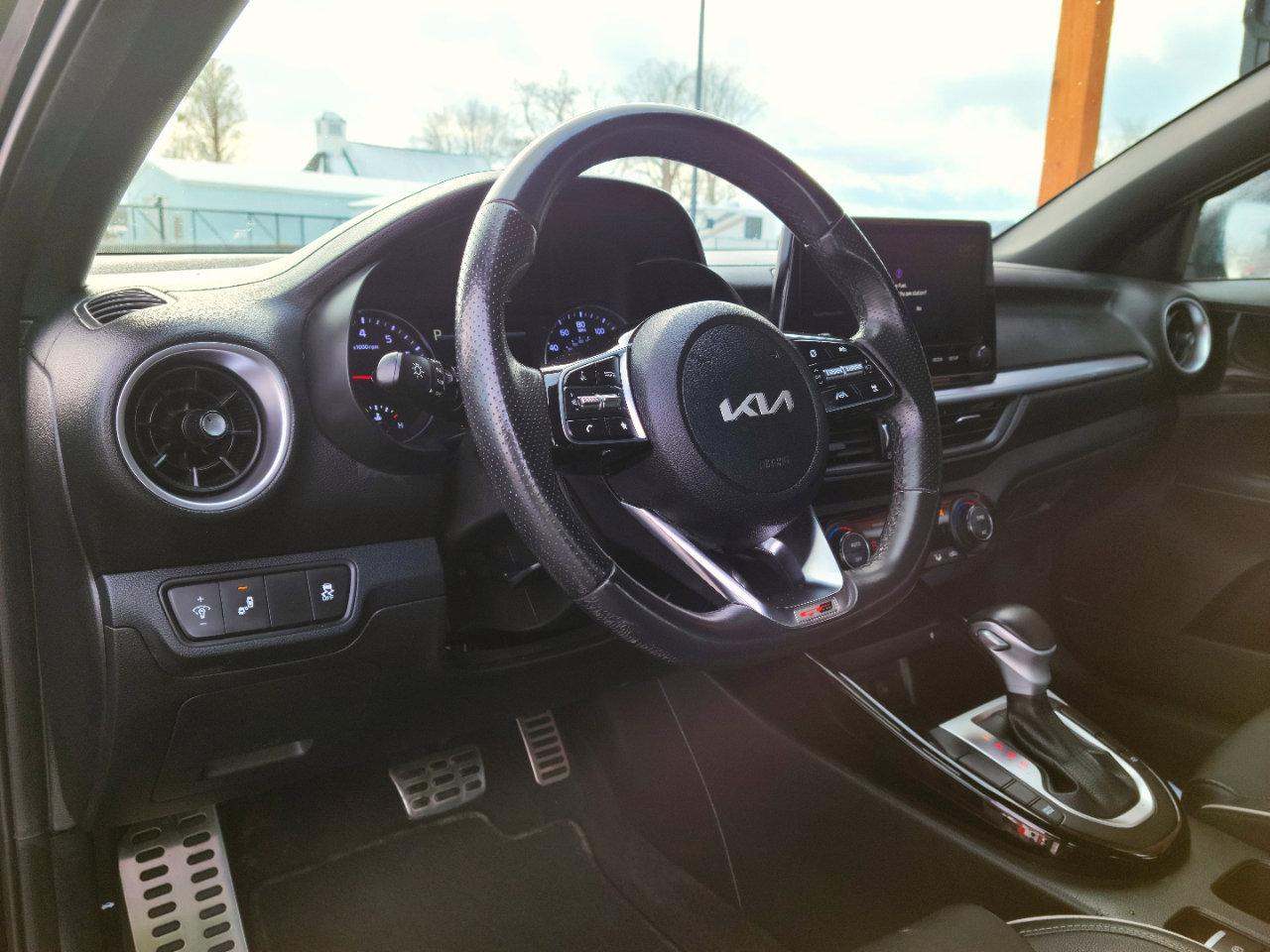 Used 2022 Kia Forte GT-Line w/ GT-Line Premium Package image 9