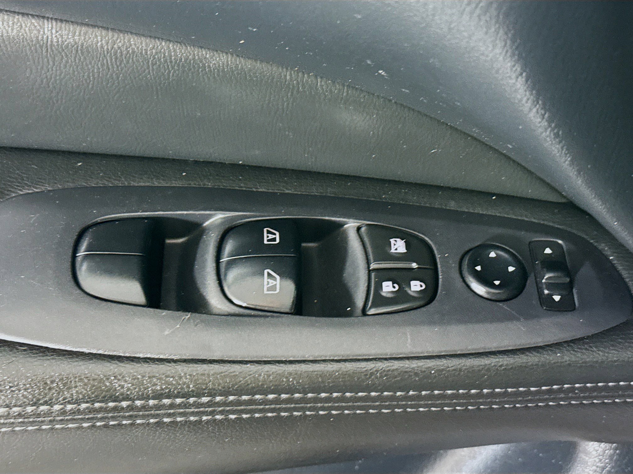 Used 2019 Nissan Pathfinder SV image 24