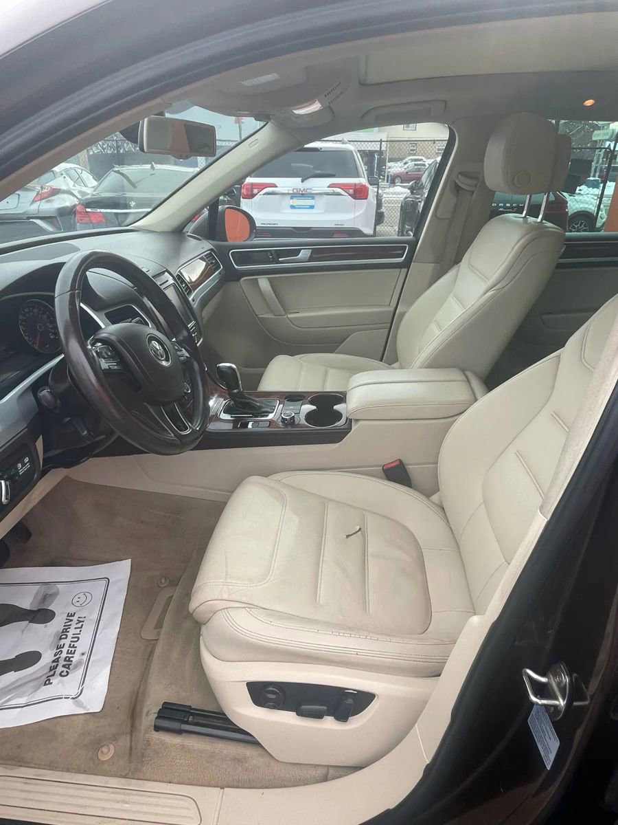 Used 2013 Volkswagen Touareg TDI image 14