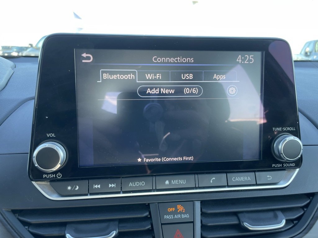 Used 2024 Nissan Altima 2.5 SV image 16