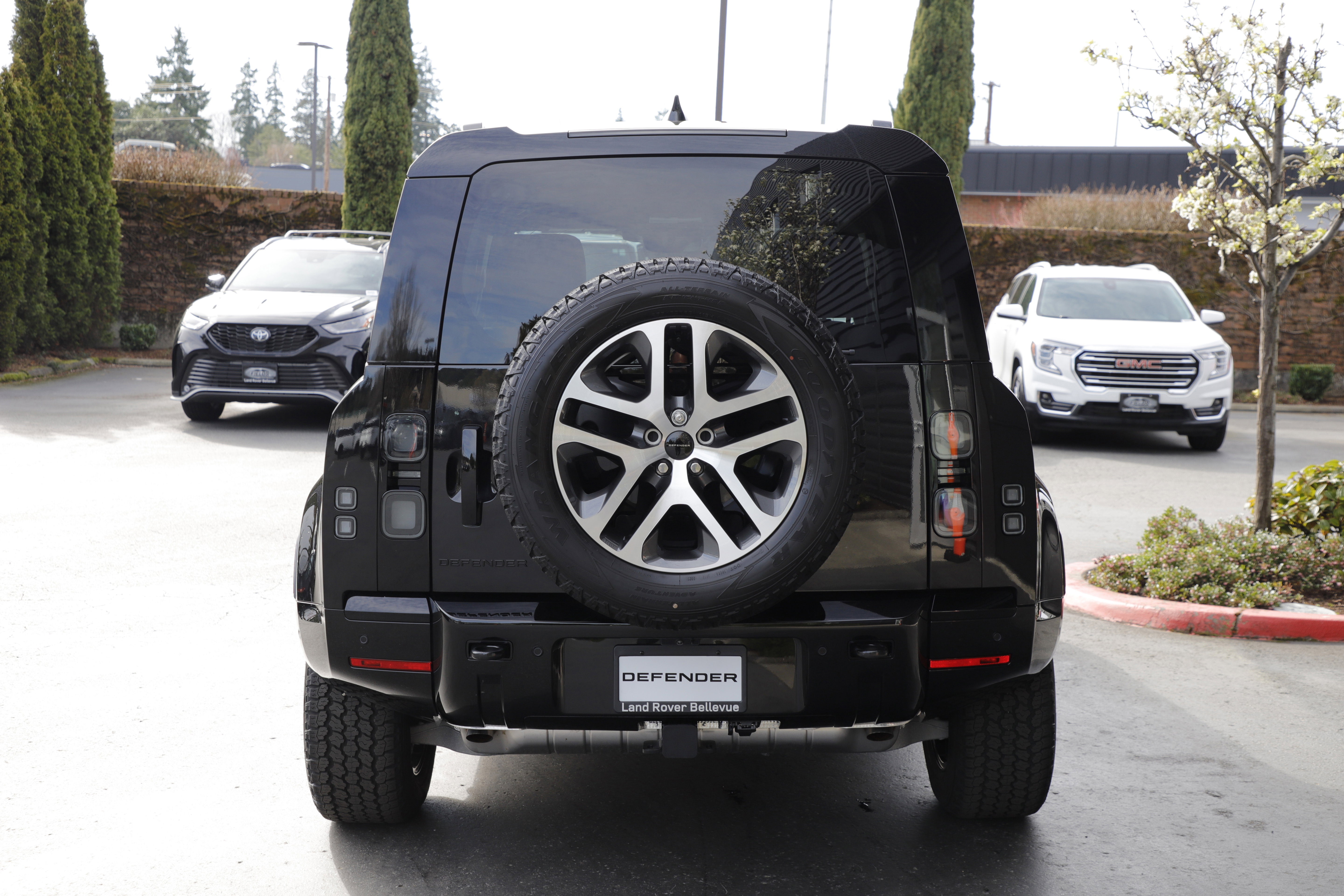 New 2026 Land Rover Defender 110 X-Dynamic SE image 5