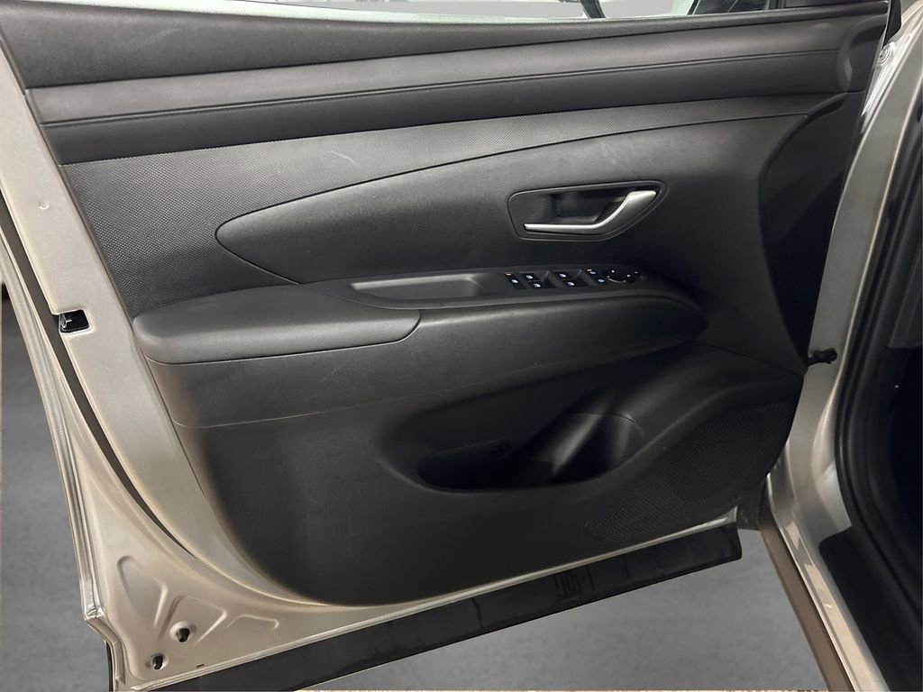 Used 2025 Hyundai Tucson SE image 23