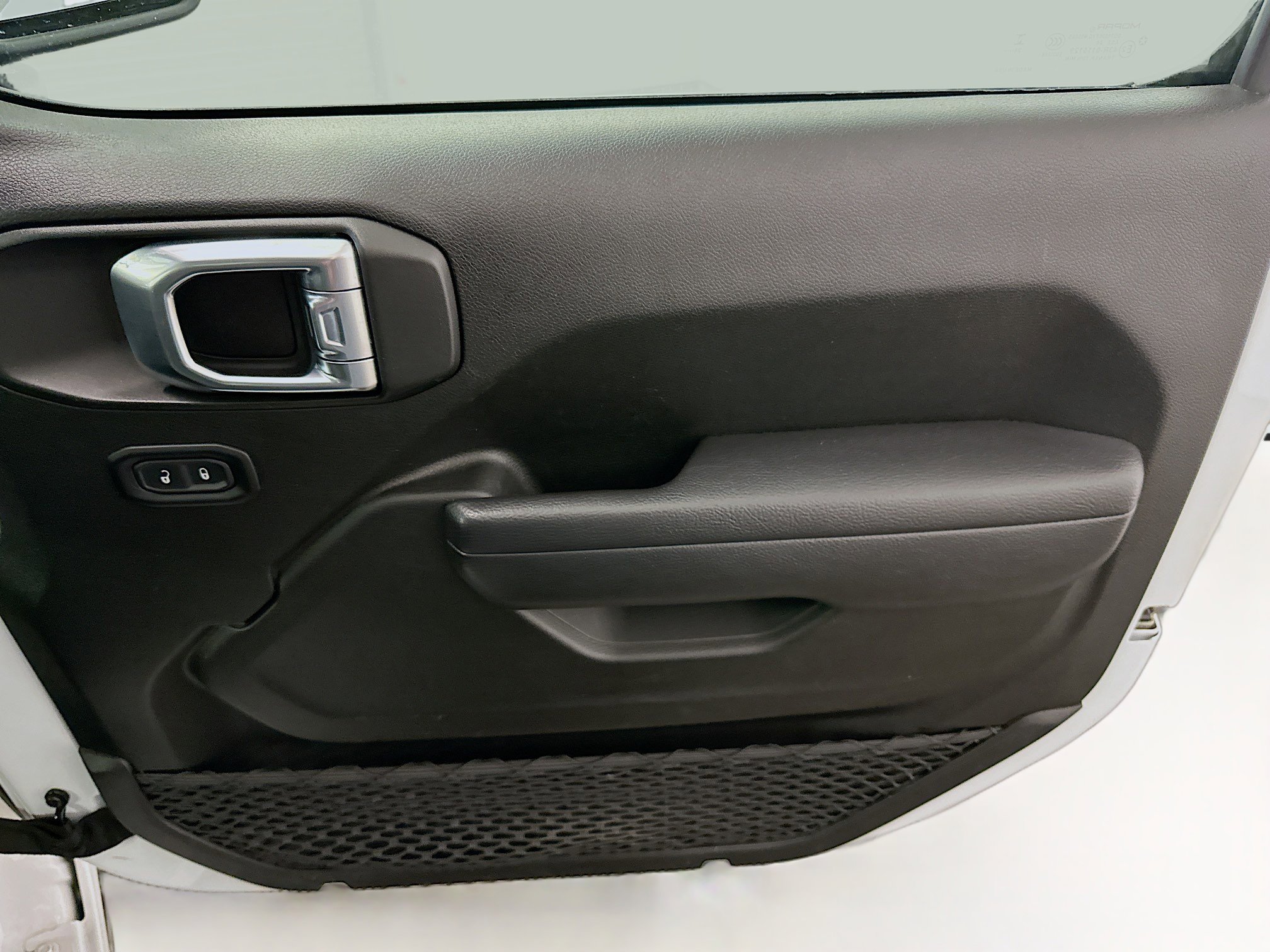 Used 2025 Jeep Wrangler Sport S image 32