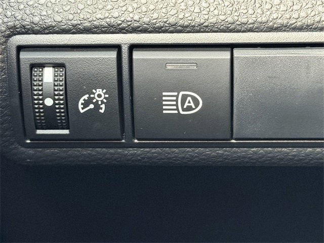 Used 2025 Toyota Corolla LE image 38