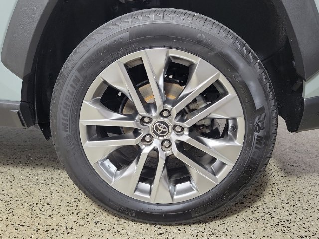 Used 2021 Toyota RAV4 XLE Premium FWD image 8
