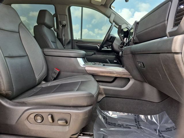 Used 2024 Chevrolet Silverado 2500 LTZ w/ LTZ Convenience Package AWD/4WD image 17