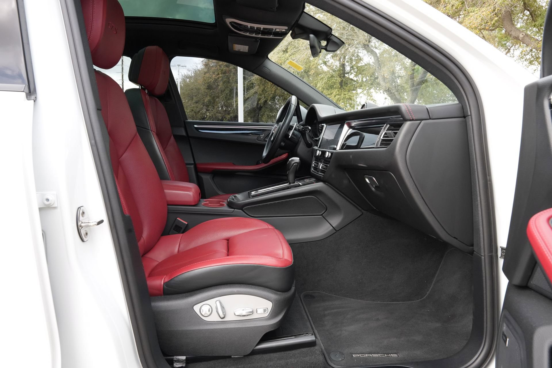 Used 2024 Porsche Macan GTS image 27