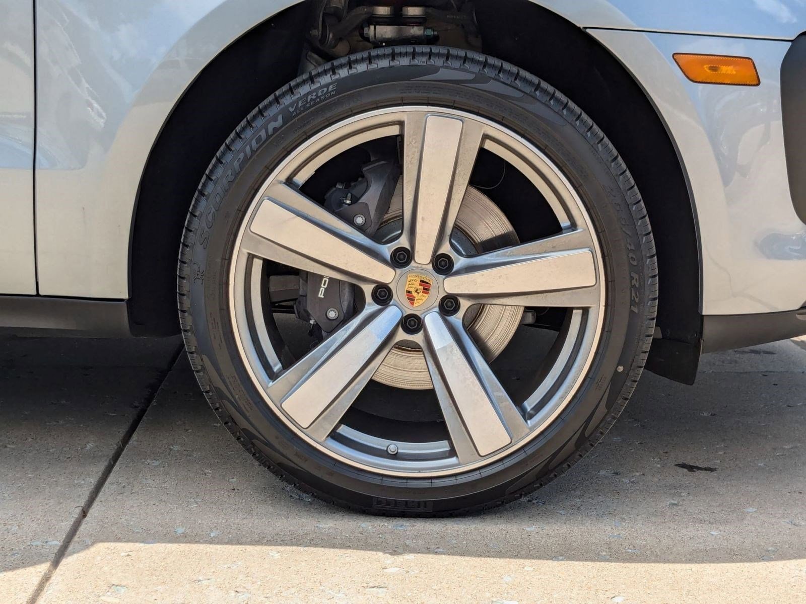 Certified 2025 Porsche Macan AWD/4WD image 29