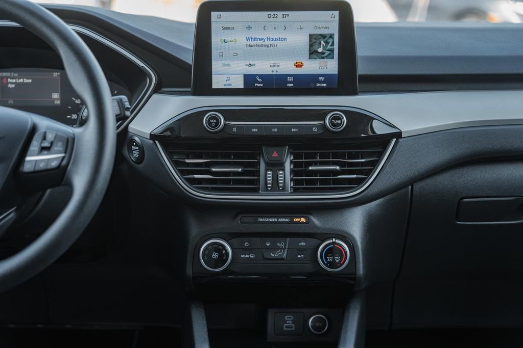 Used 2021 Ford Escape SE image 18