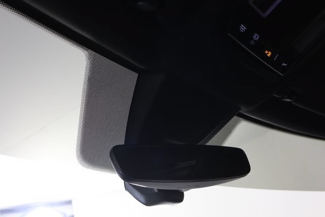 Used 2025 Volkswagen Atlas Cross Sport SE FWD image 18