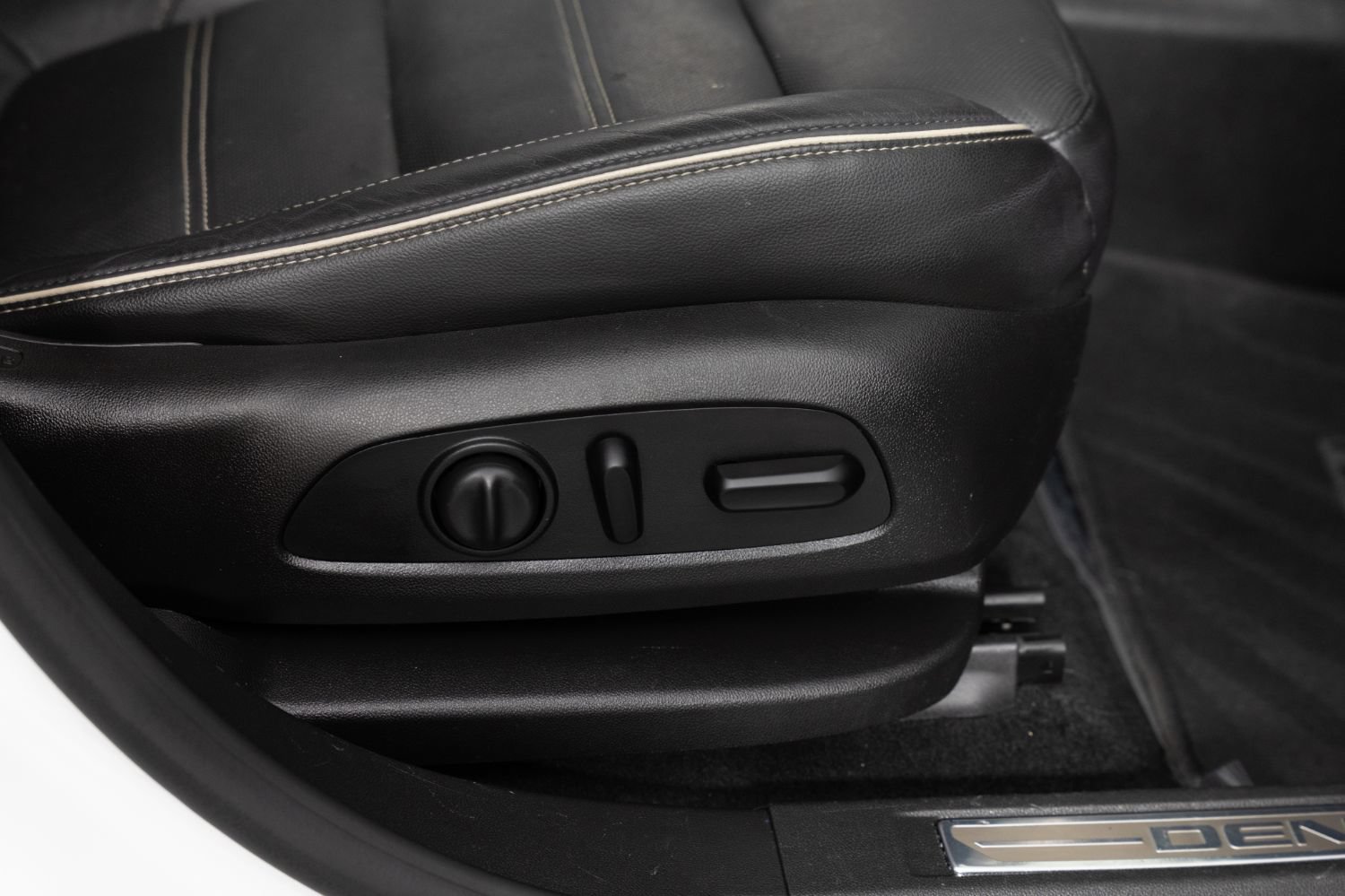 Used 2017 GMC Acadia Denali w/ Technology Package FWD image 31