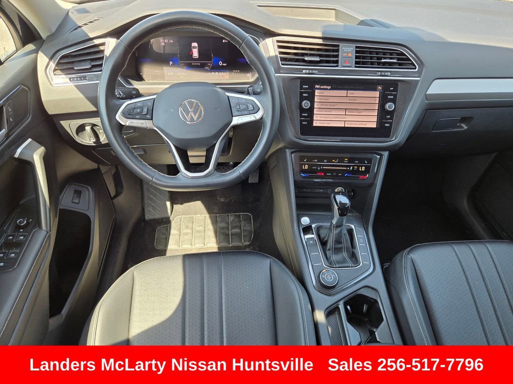 Used 2024 Volkswagen Tiguan SE AWD/4WD image 15