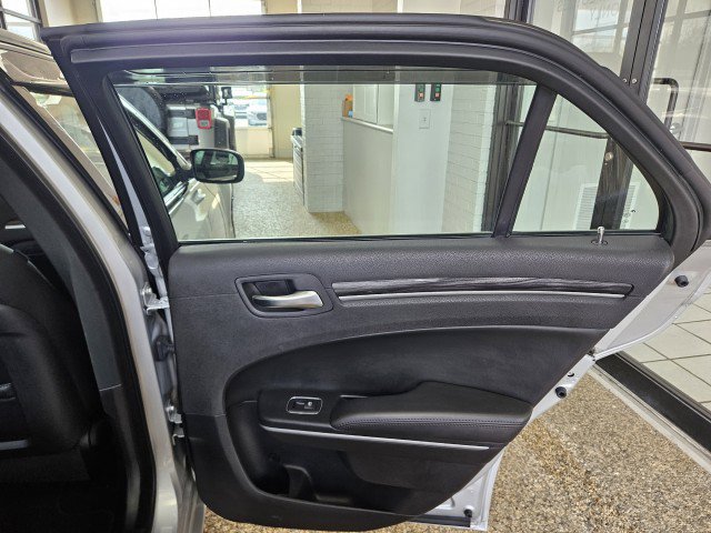 Used 2019 Chrysler 300 Touring w/ Chrome Appearance Package image 14