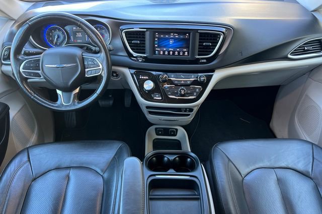 Used 2020 Chrysler Pacifica Touring-L image 15