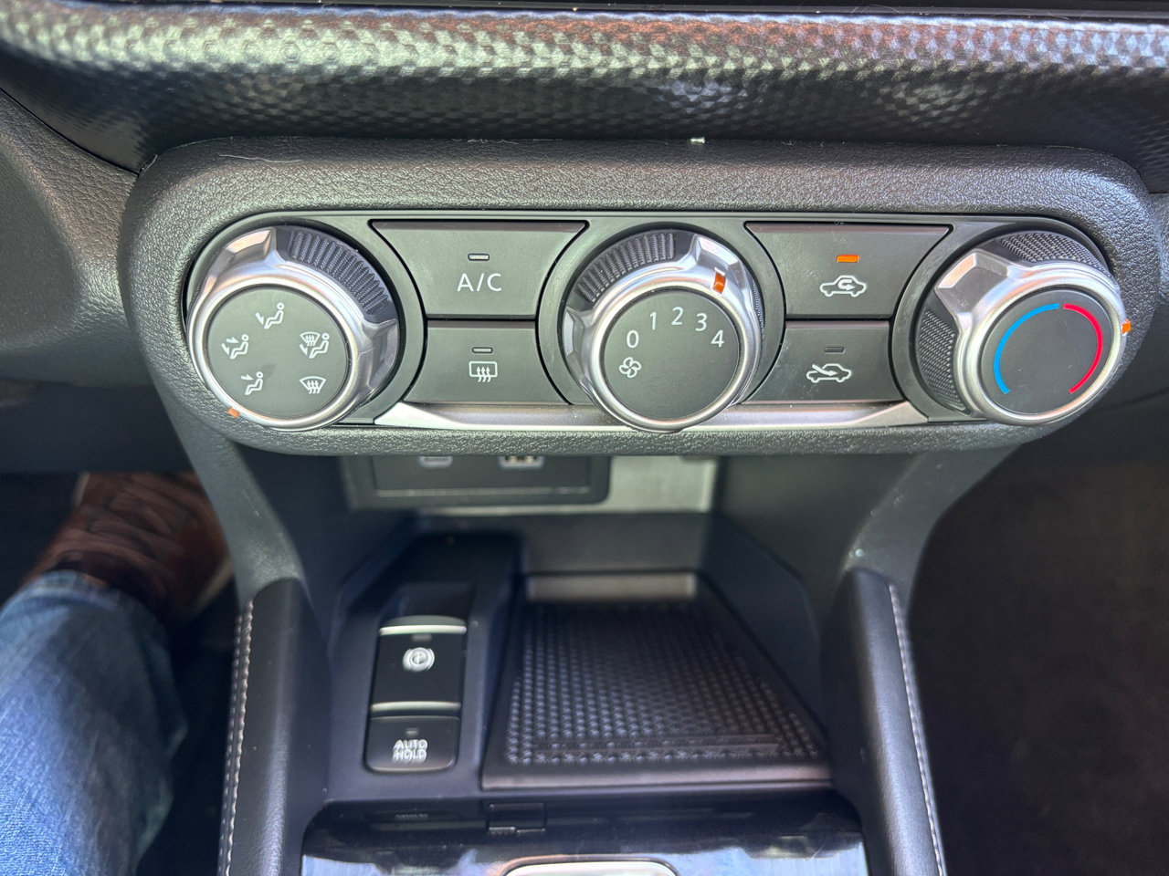 Used 2024 Nissan Kicks SV image 19