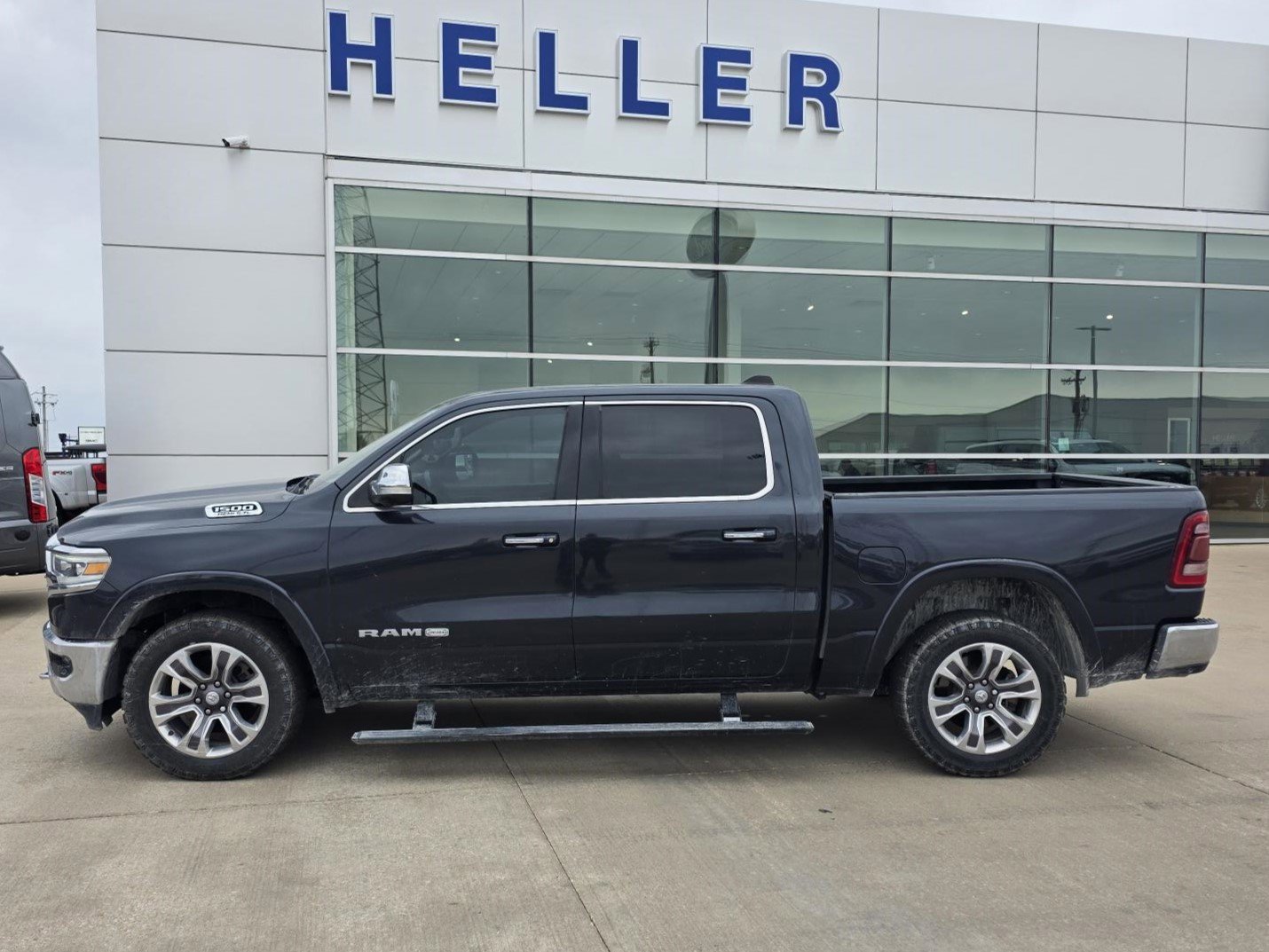 Used 2019 RAM 1500 Limited AWD/4WD image 3