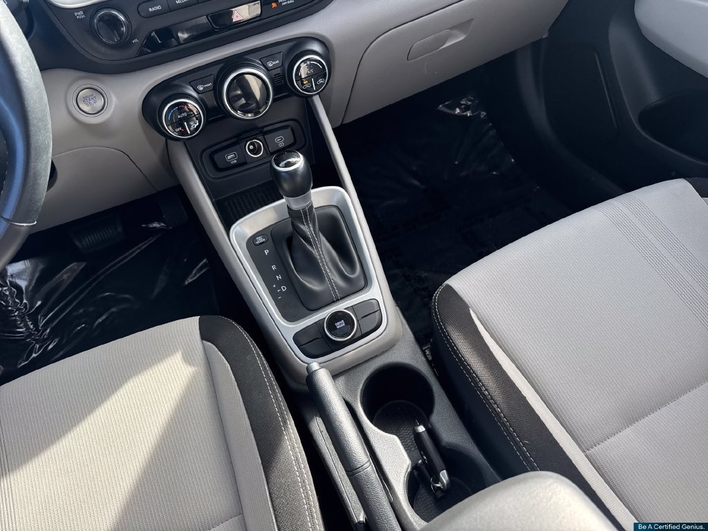 Certified 2025 Hyundai Venue SEL FWD image 53