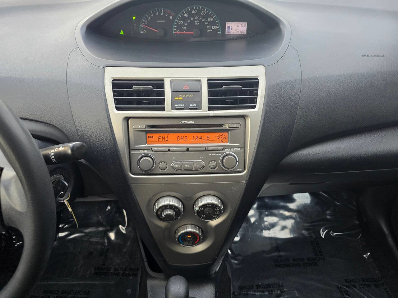 Used 2012 Toyota Yaris Sedan image 25