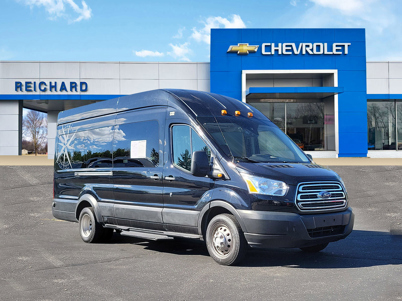 Used 2019 Ford Transit 350 XLT image 1