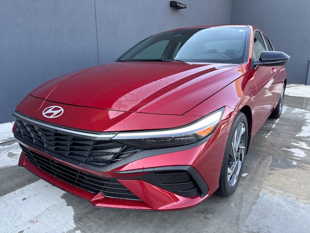 Certified 2025 Hyundai Elantra Sport image 1