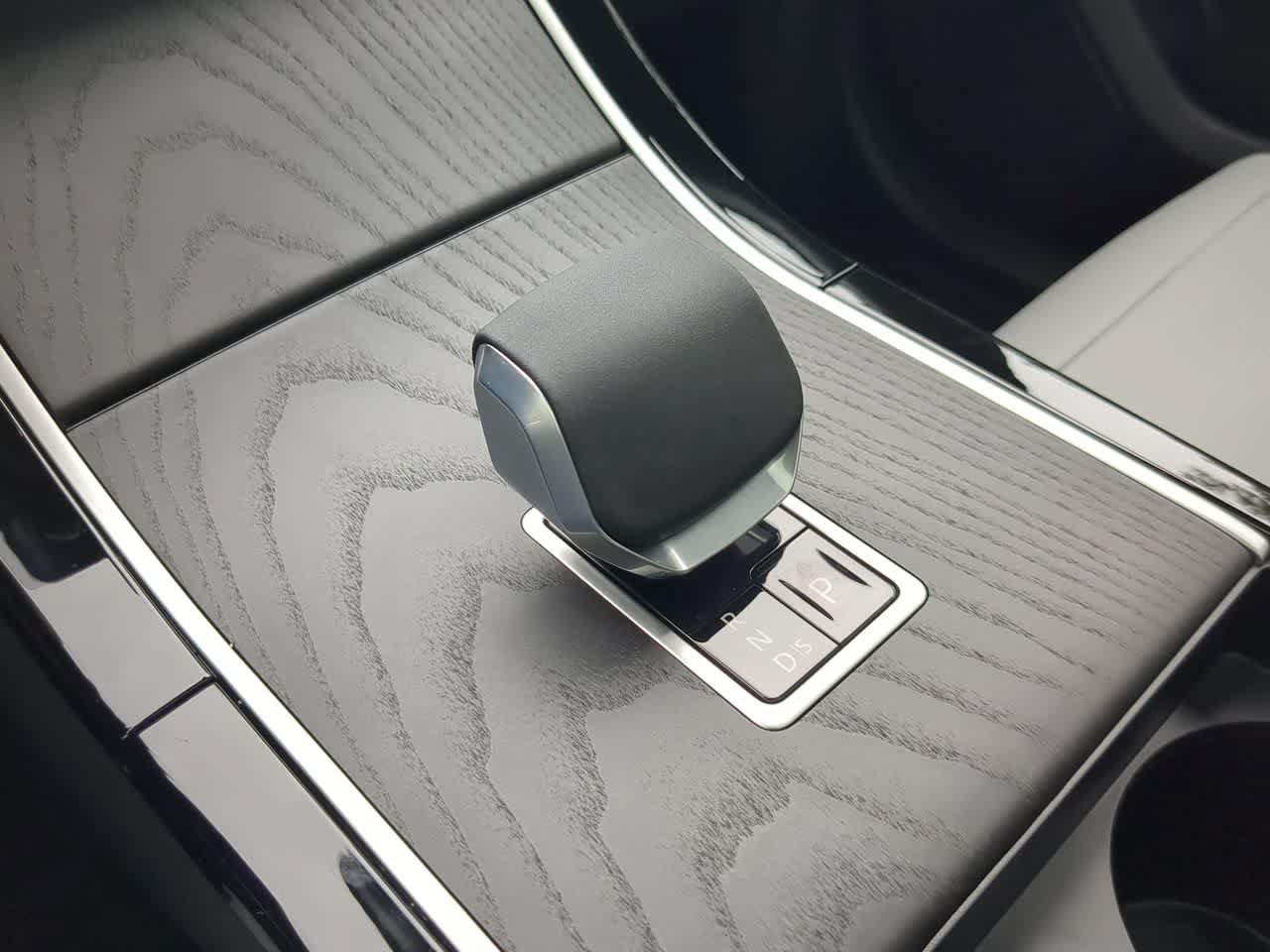 New 2026 Land Rover Range Rover Velar S AWD/4WD image 33