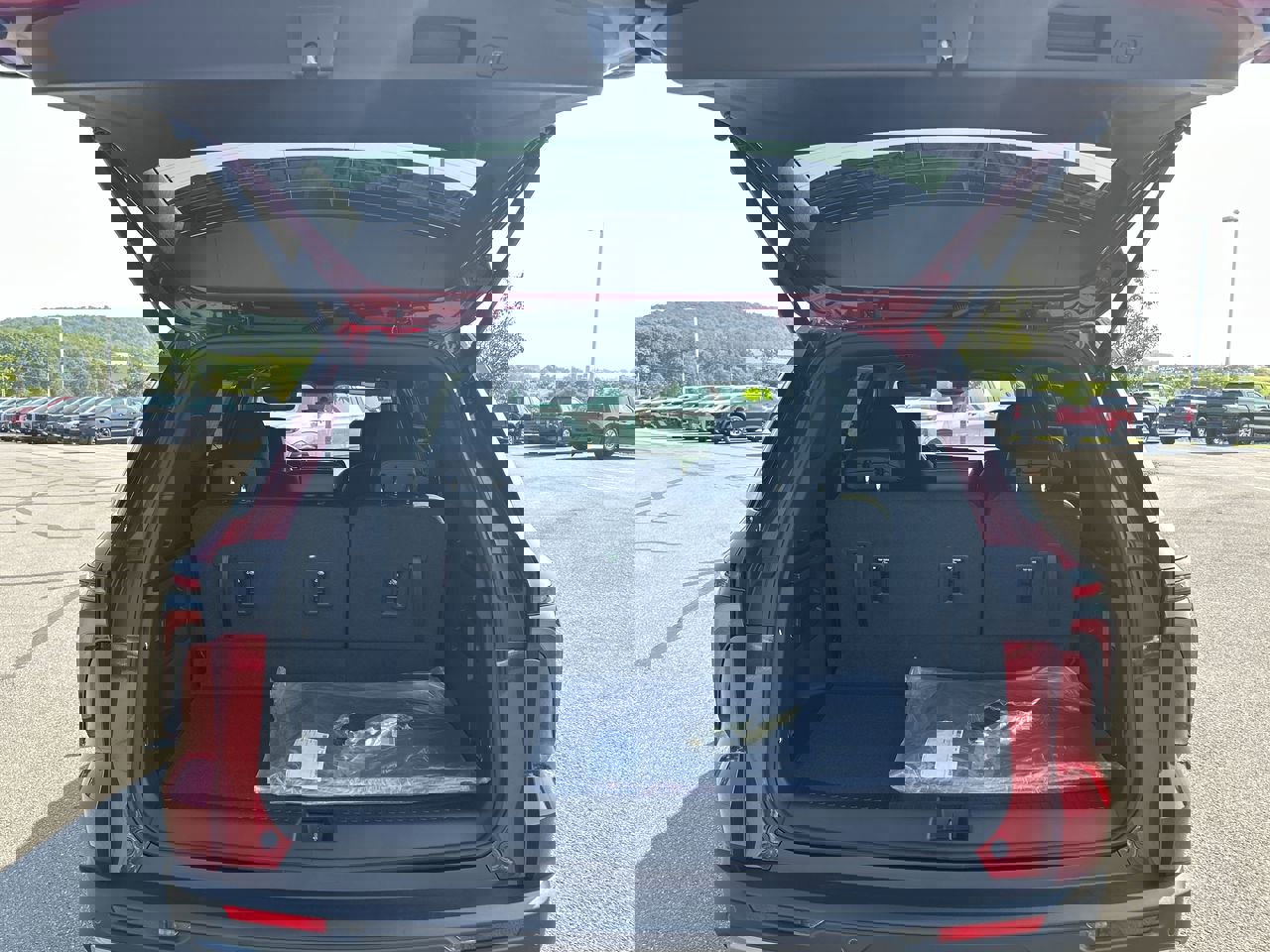 New 2026 Chevrolet Traverse LT w/ Driver Confidence Package image 18