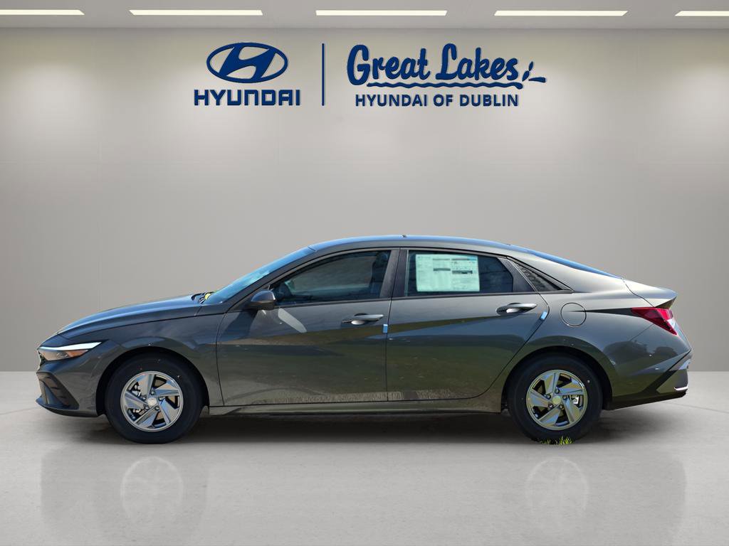 New 2026 Hyundai Elantra SE image 2