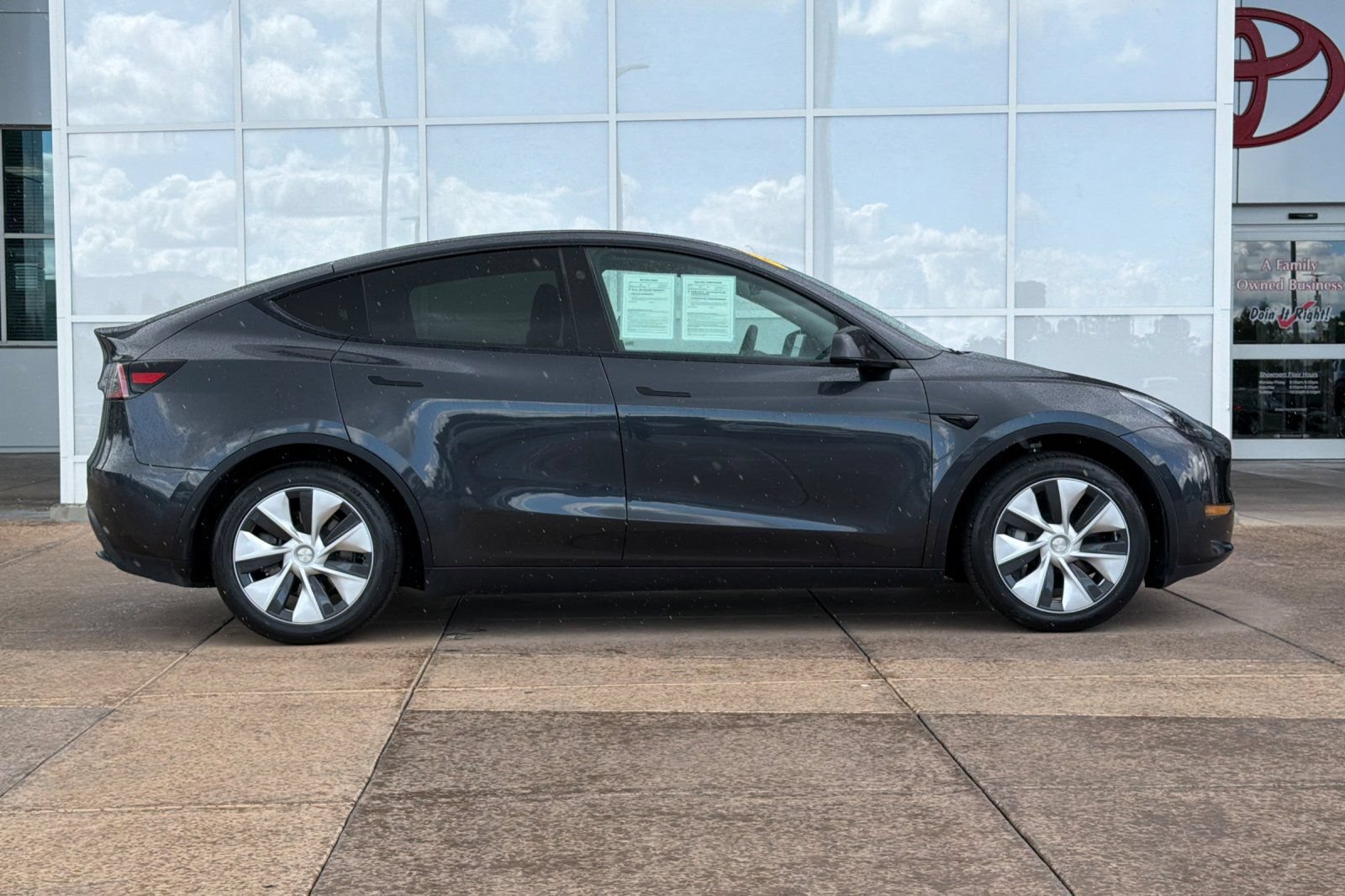 Used 2024 Tesla Model Y Long Range AWD/4WD video 3