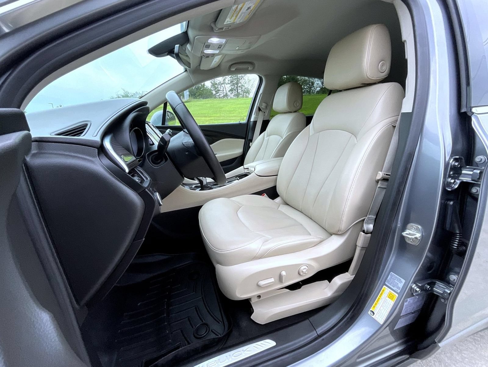 Used 2020 Buick Envision Essence FWD image 11
