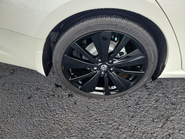 Certified 2022 Nissan Altima 2.5 SR w/ Midnight Edition Package FWD image 17