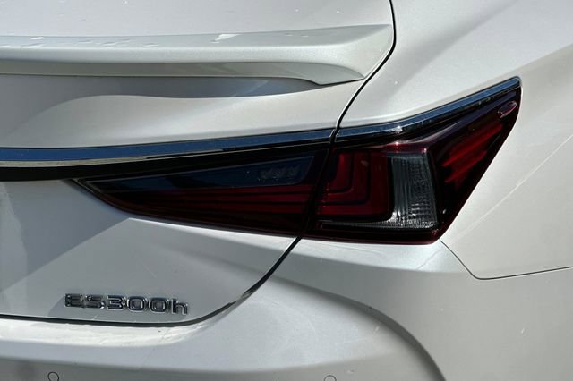 Used 2021 Lexus ES 300h w/ Premium Package FWD image 7