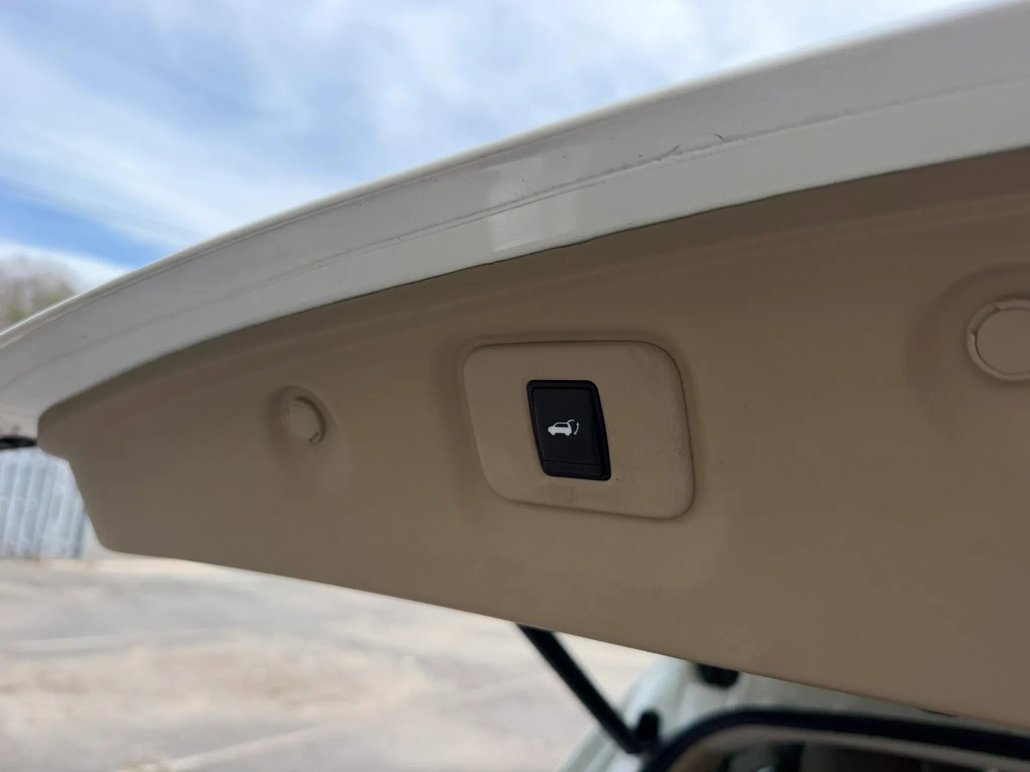 Used 2020 Nissan Pathfinder Platinum image 16